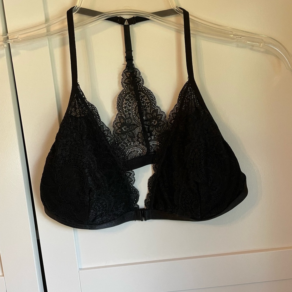 Shekini Women’s embroidered triangle bra. Size Medium. Worn only once!